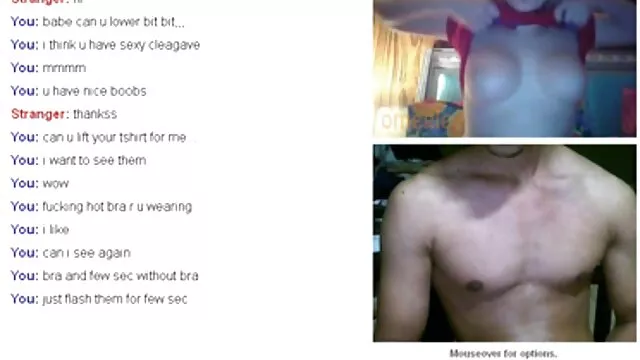 Bạn gái im lặng hậu môn trong tay