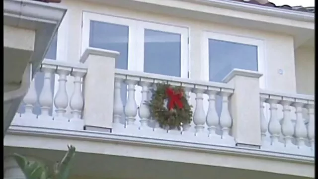 Phụ NỮ da đen ở phía xet nhat khong che trước của chồng cô.