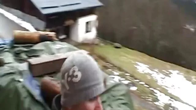 Các phim sex nhat ban ko che người yêu trên một cái ghế dài mà không nhận thấy một camera ẩn