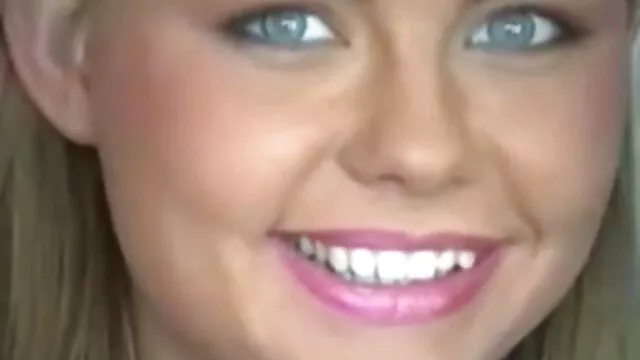 Những chiếc nhẫn đang bị mắc kẹt, tôi có thể dùng găng tay ra, nhưng phim sec nhat ban khong che cô vẫn còn giật