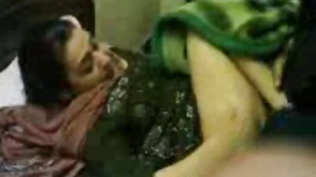 Holly Hendrix cô ta lớn như một con chó phim sex nhật bản không che hay cái.