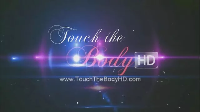 Một phụ trang sex nhật bản nữ trưởng thành cọ xát nó với cô ấy lông ngón tay.