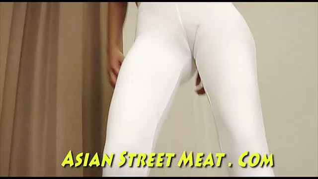 Các Nữ trong trang phục chiếu phim sex nhật bản cho tính hút nhà bếp.