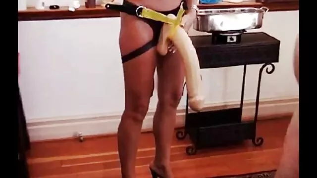 Miley có thể mua đen web sex nhat ban ở phía trước của bạn trai của cô.