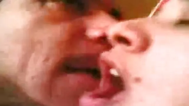 Julia Đỏ thủ dâm trong nhà bếp trước khi xuất phim sex hay nhat nhat ban tinh.