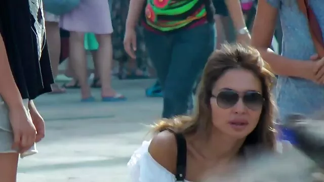 Thiếu Jenny Hoang dã lái sau khi dầu xoa phim sêx nhat bóp.